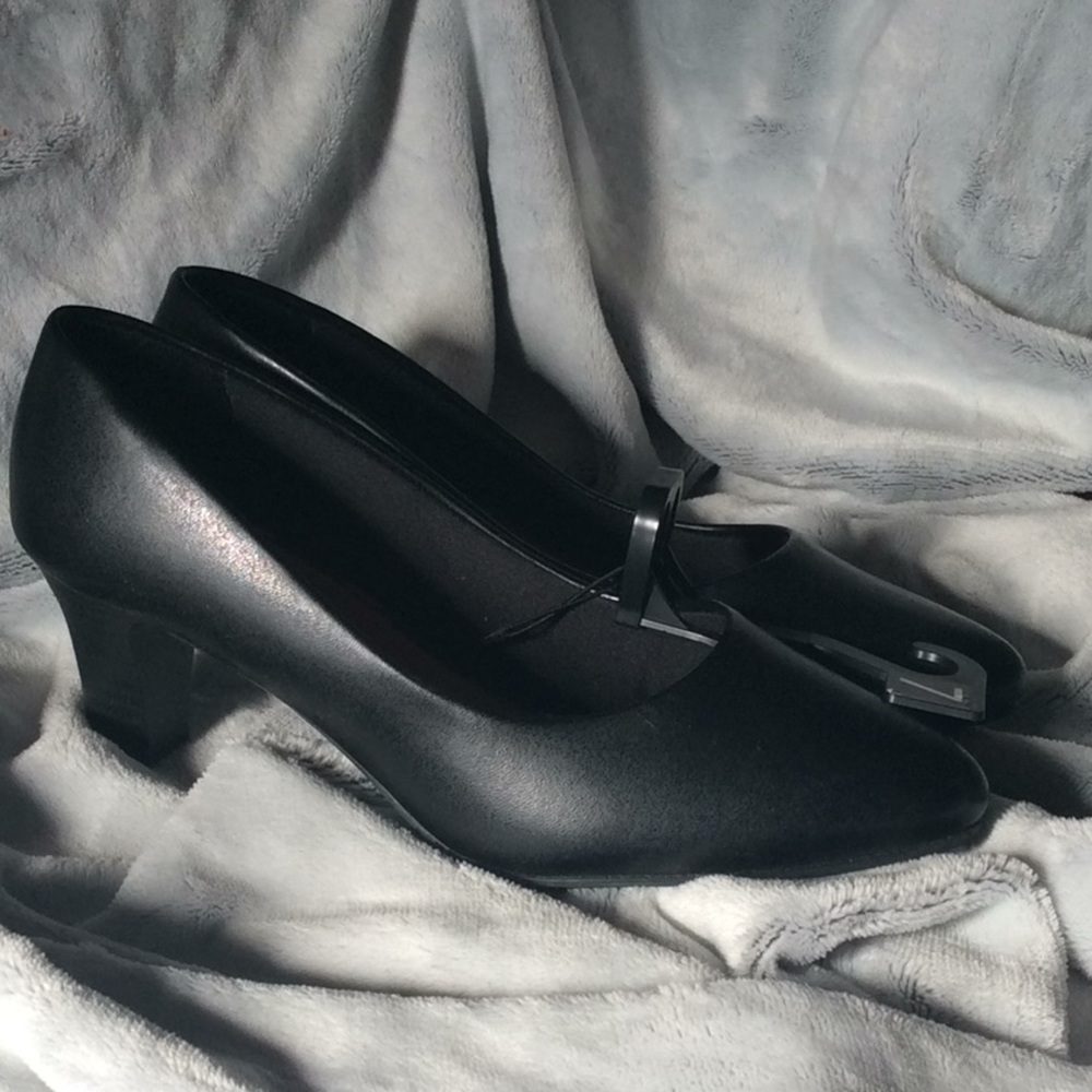 NEW George Black Leather Heels